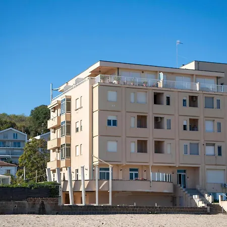 Апартаменты Awesome In With Wifi